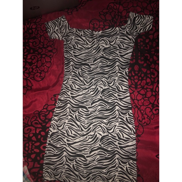 Off -Shoulder Zebra Print Dress - Picture 2 of 2